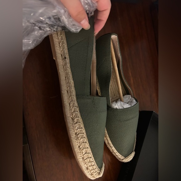 Banana Republic Flats BNWT - Picture 4 of 6